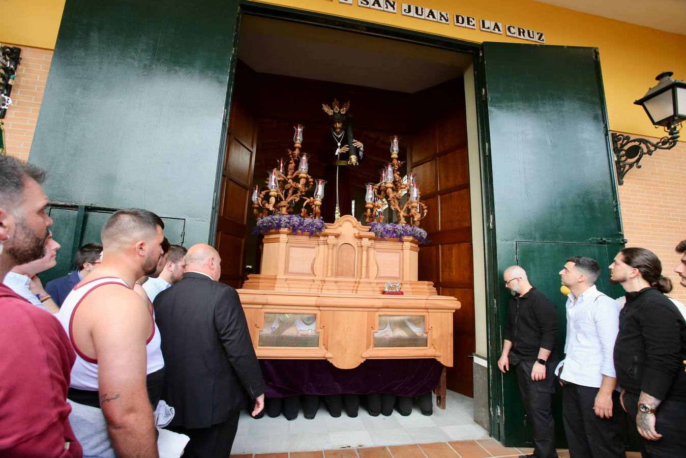 Hermandad de Padre Pío este Sábado de Pasión de la Semana Santa 2025