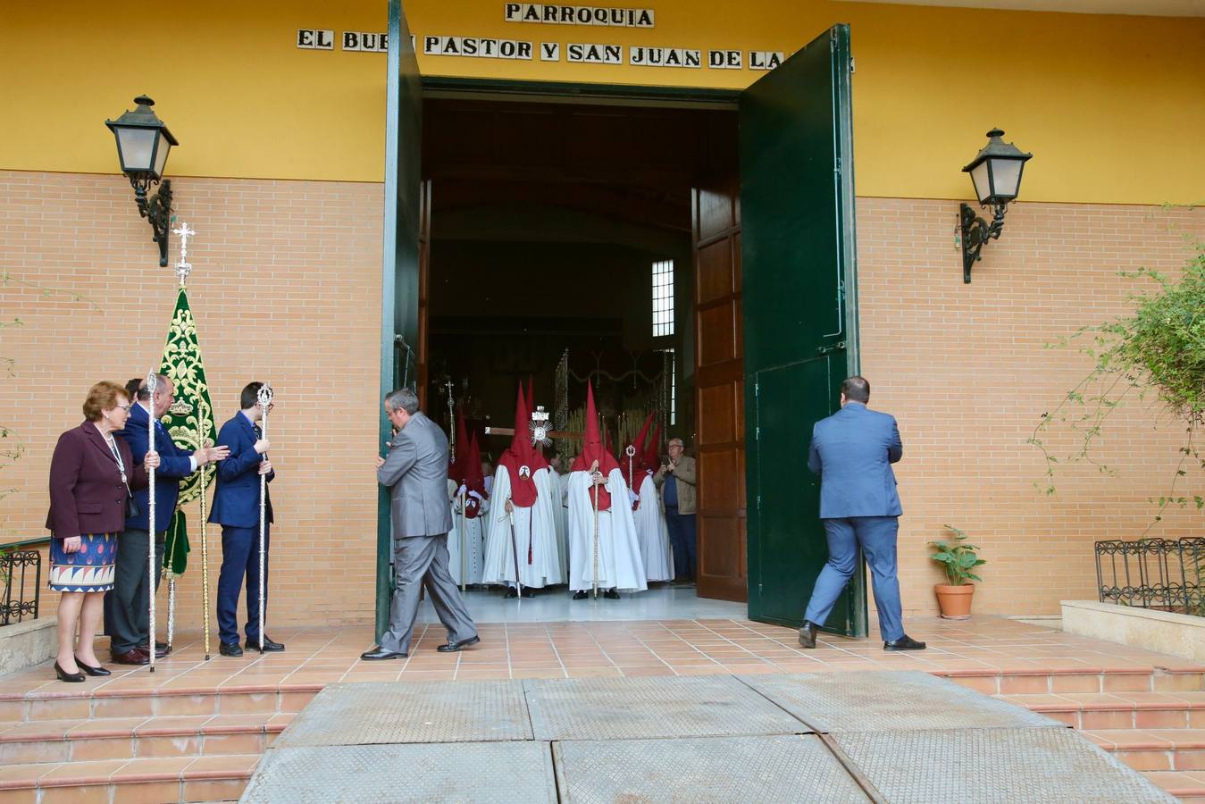 Hermandad de Padre Pío este Sábado de Pasión de la Semana Santa 2025