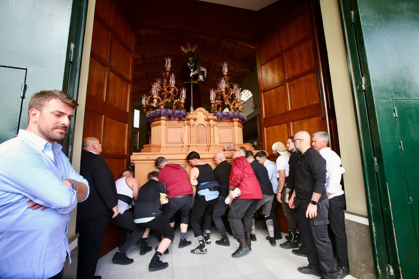 Hermandad de Padre Pío este Sábado de Pasión de la Semana Santa 2025