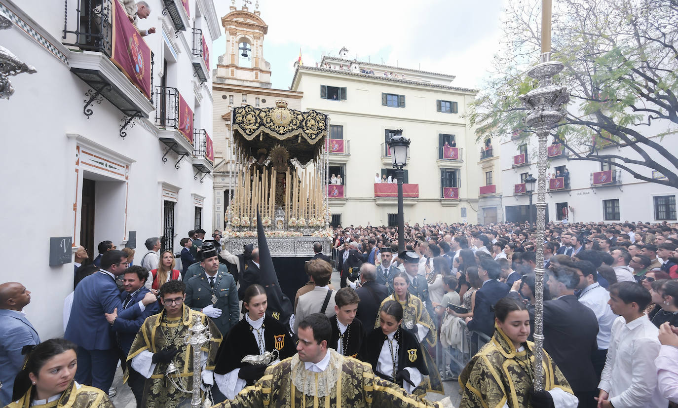 La hermandad de Jesús Despojado realiza su estación este Domingo de Ramos
