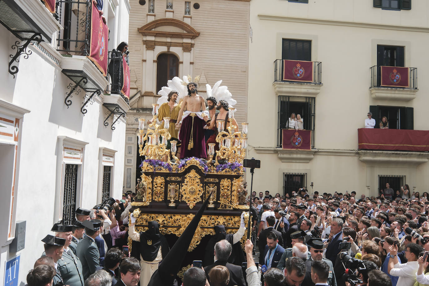 La hermandad de Jesús Despojado realiza su estación este Domingo de Ramos