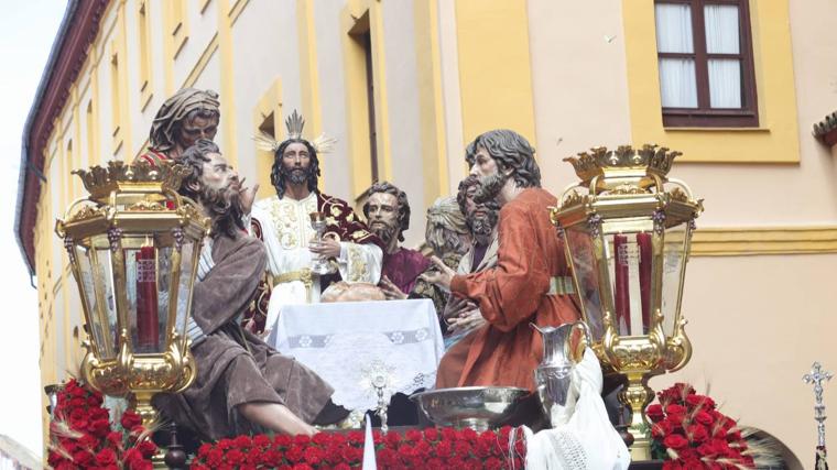 La hermandad de la Cena realiza su estación de penitencia este Domingo de Ramos