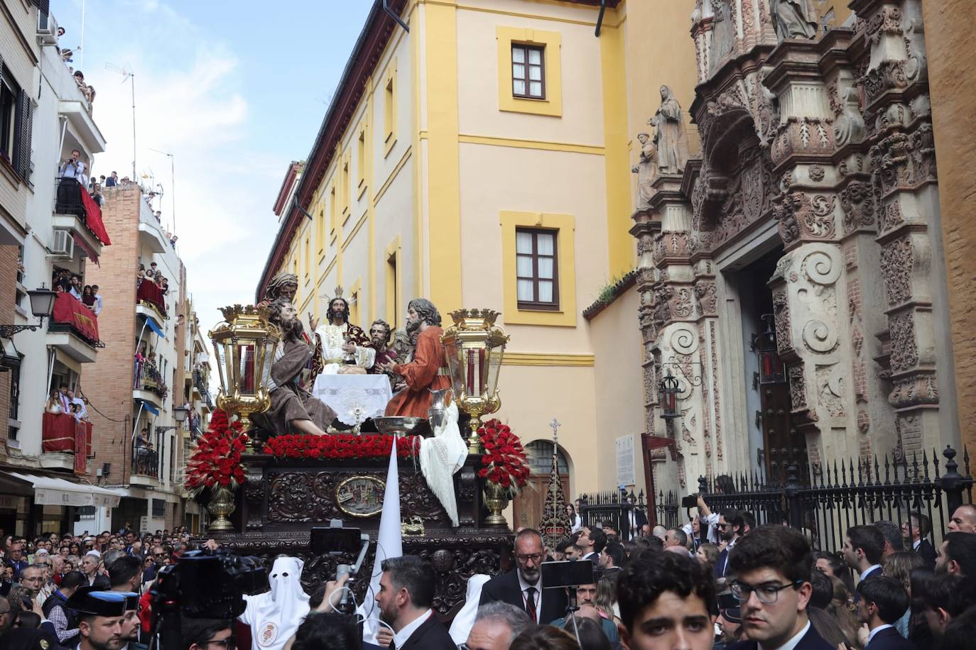 La hermandad de la Cena realiza su estación de penitencia este Domingo de Ramos