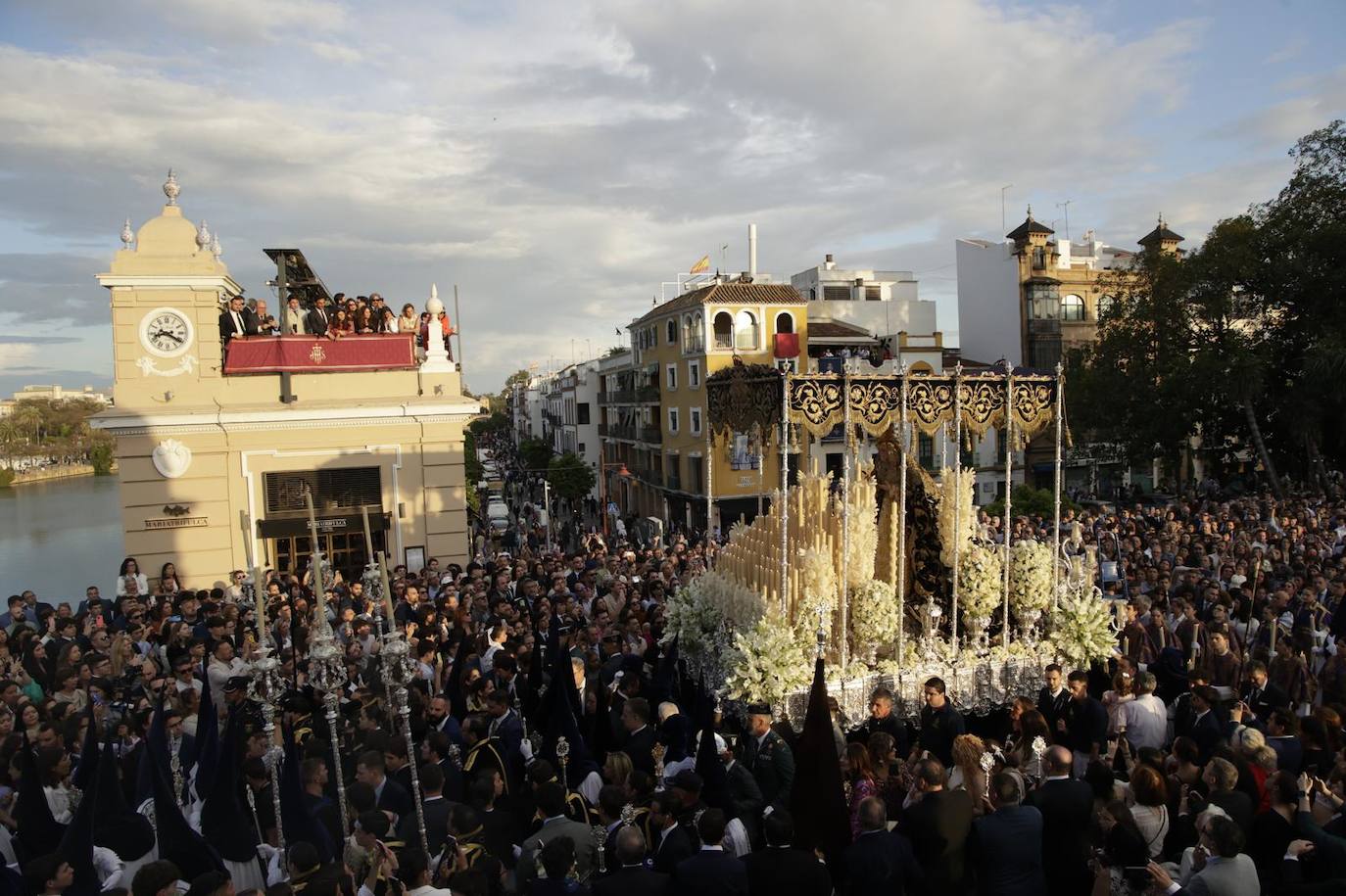 Salida de la Hermandad de la Estrella en la Semana Santa de 2025