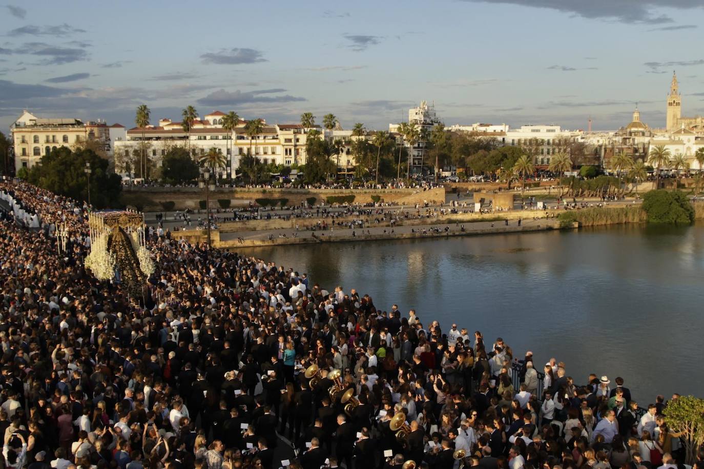Salida de la Hermandad de la Estrella en la Semana Santa de 2025