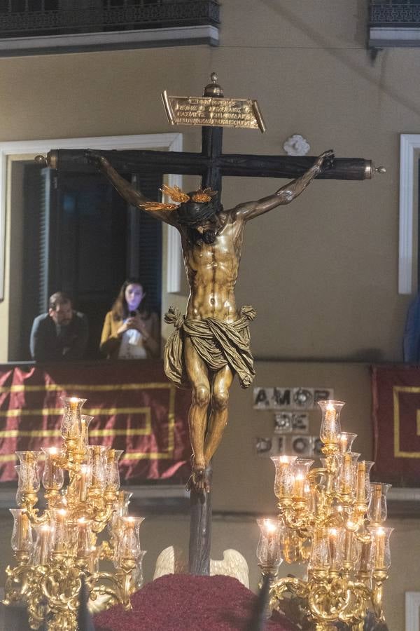 Paso de la Hermandad del Amor por la calle Amor de Dios