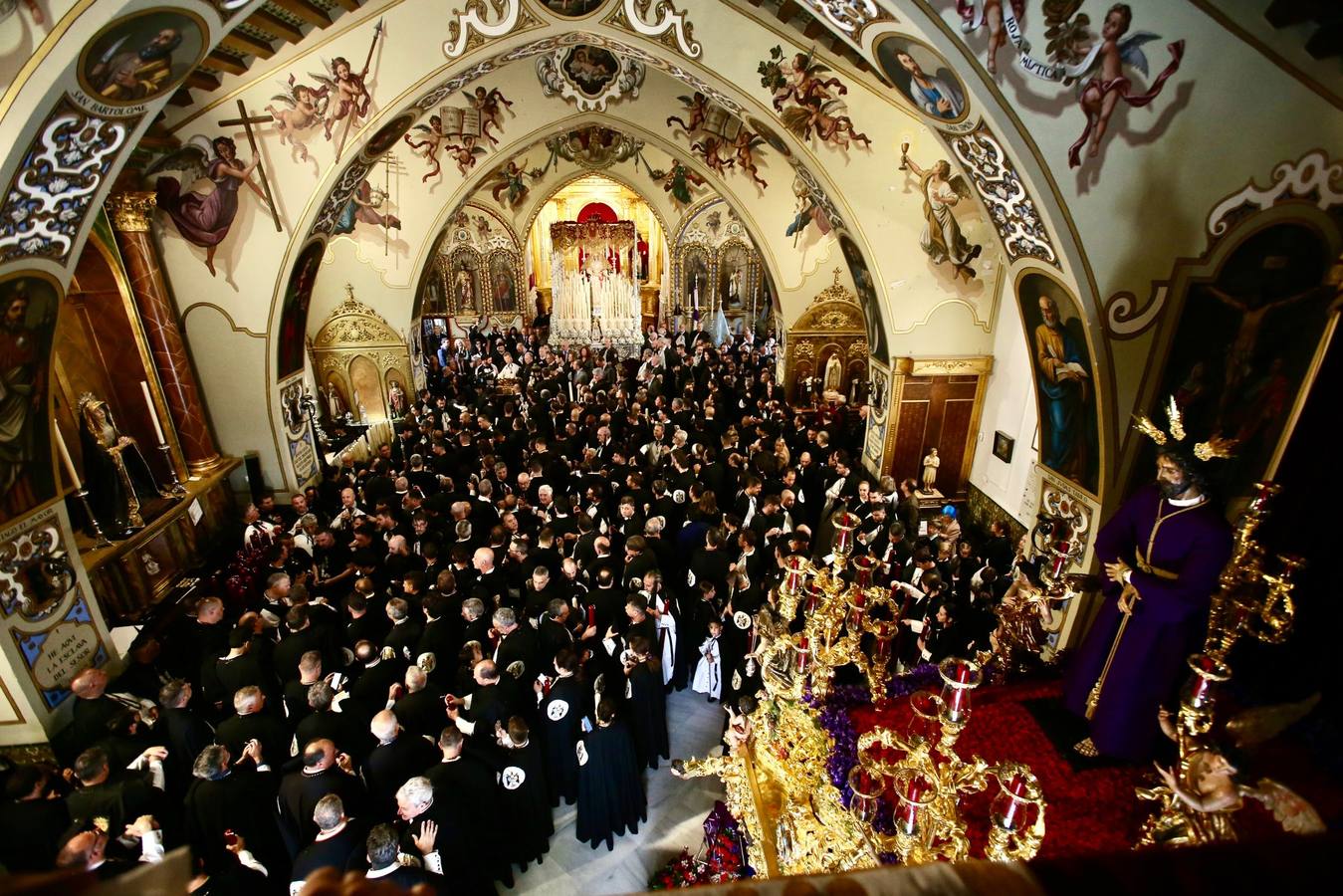 Salida de la Hermandad de Santa Genoveva por las calles del Tiro de Línea