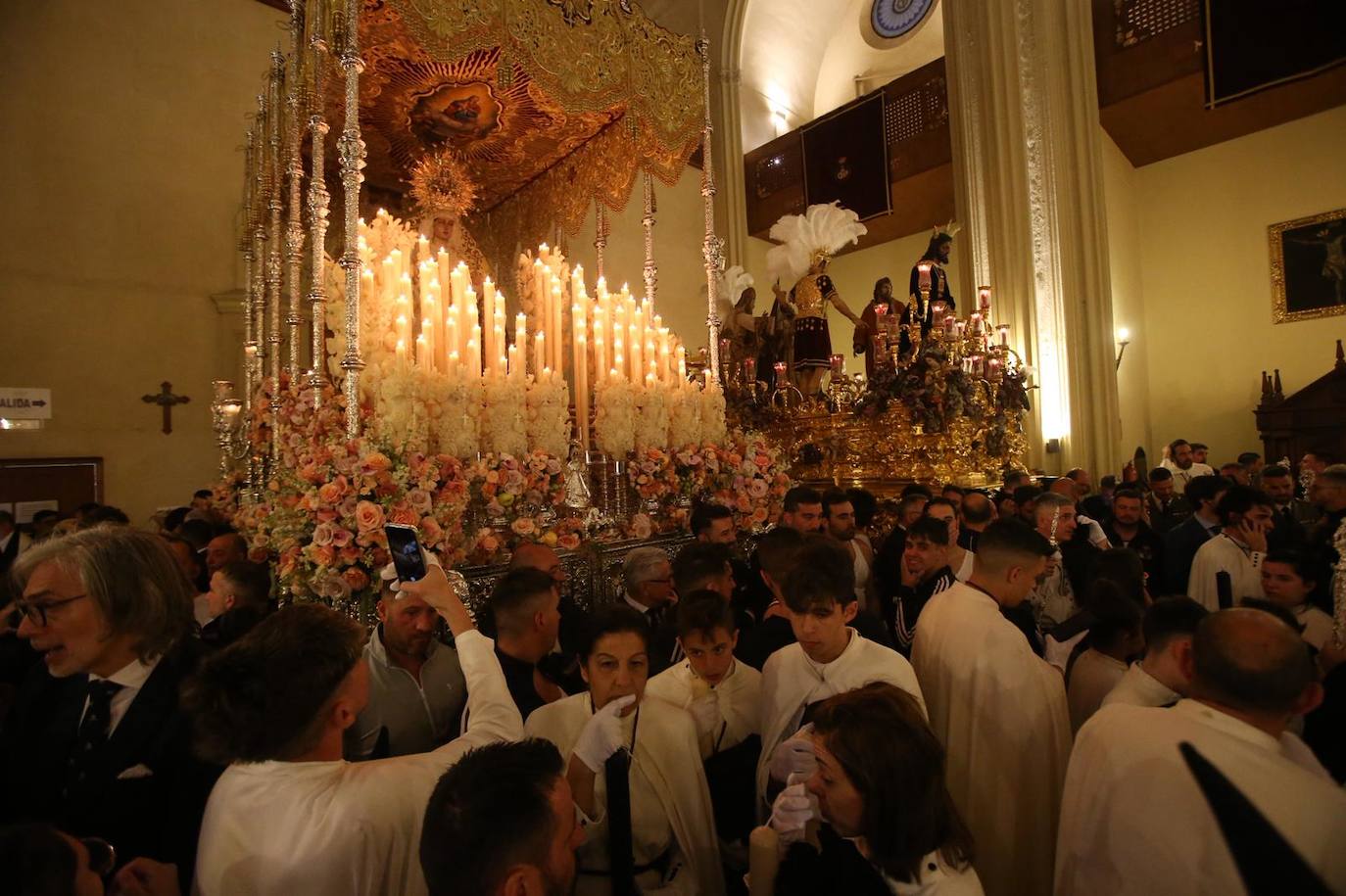 Los pasos del Polígono de San Pablo se refugian en Los Gitanos