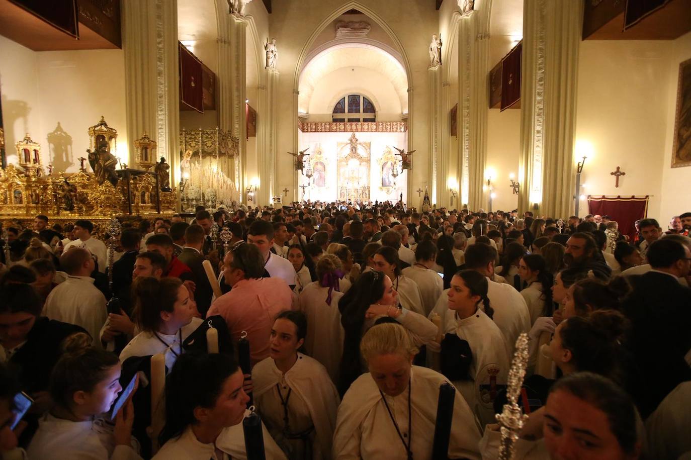 Los pasos del Polígono de San Pablo se refugian en Los Gitanos