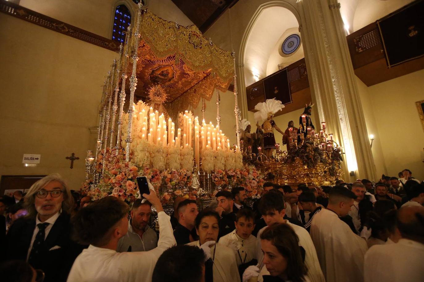 Los pasos del Polígono de San Pablo se refugian en Los Gitanos