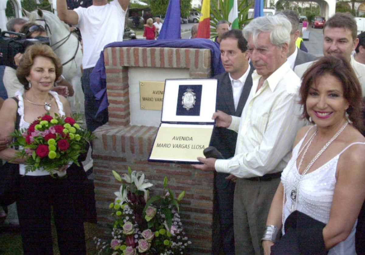 Marbella hizo hijo predilecto a Vargas Llosa y le dedicó una avenida