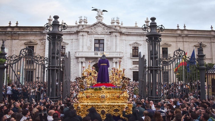 El Lunes Santo buscó la heroica y acabó pasado por agua