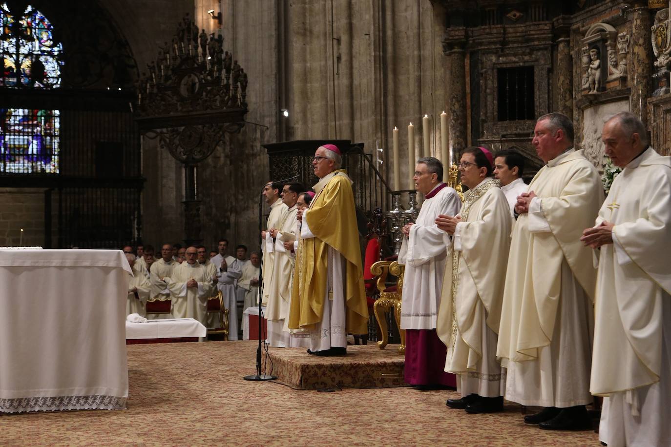 Misa Crismal en la Catedral de Sevilla en la Semana Santa de 2025