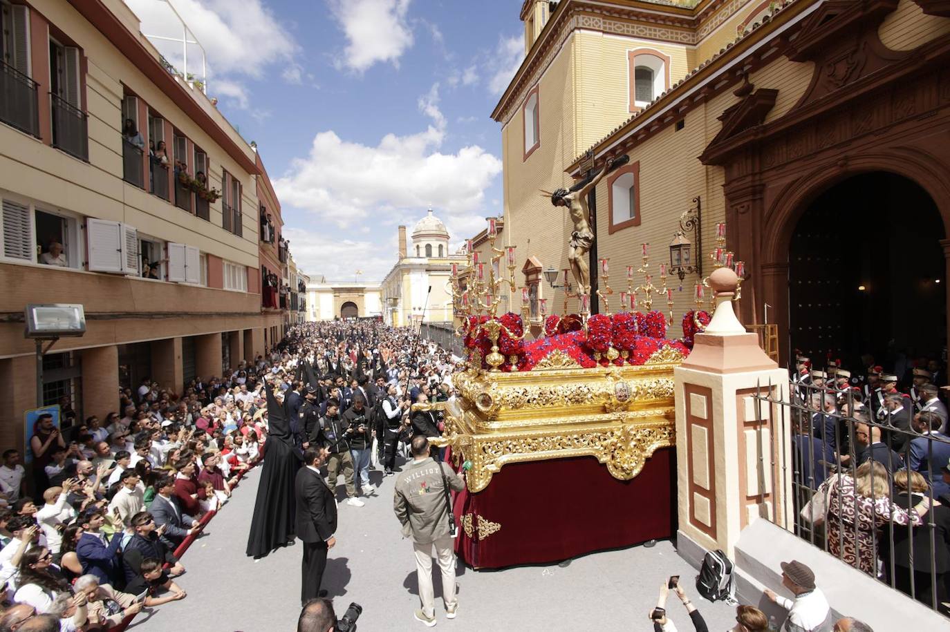 Primeros momentos de la estación de penitencia de la Hermandad de San Bernardo