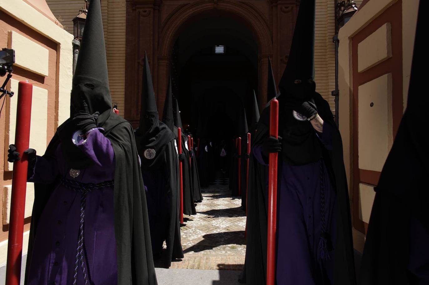 Primeros momentos de la estación de penitencia de la Hermandad de San Bernardo