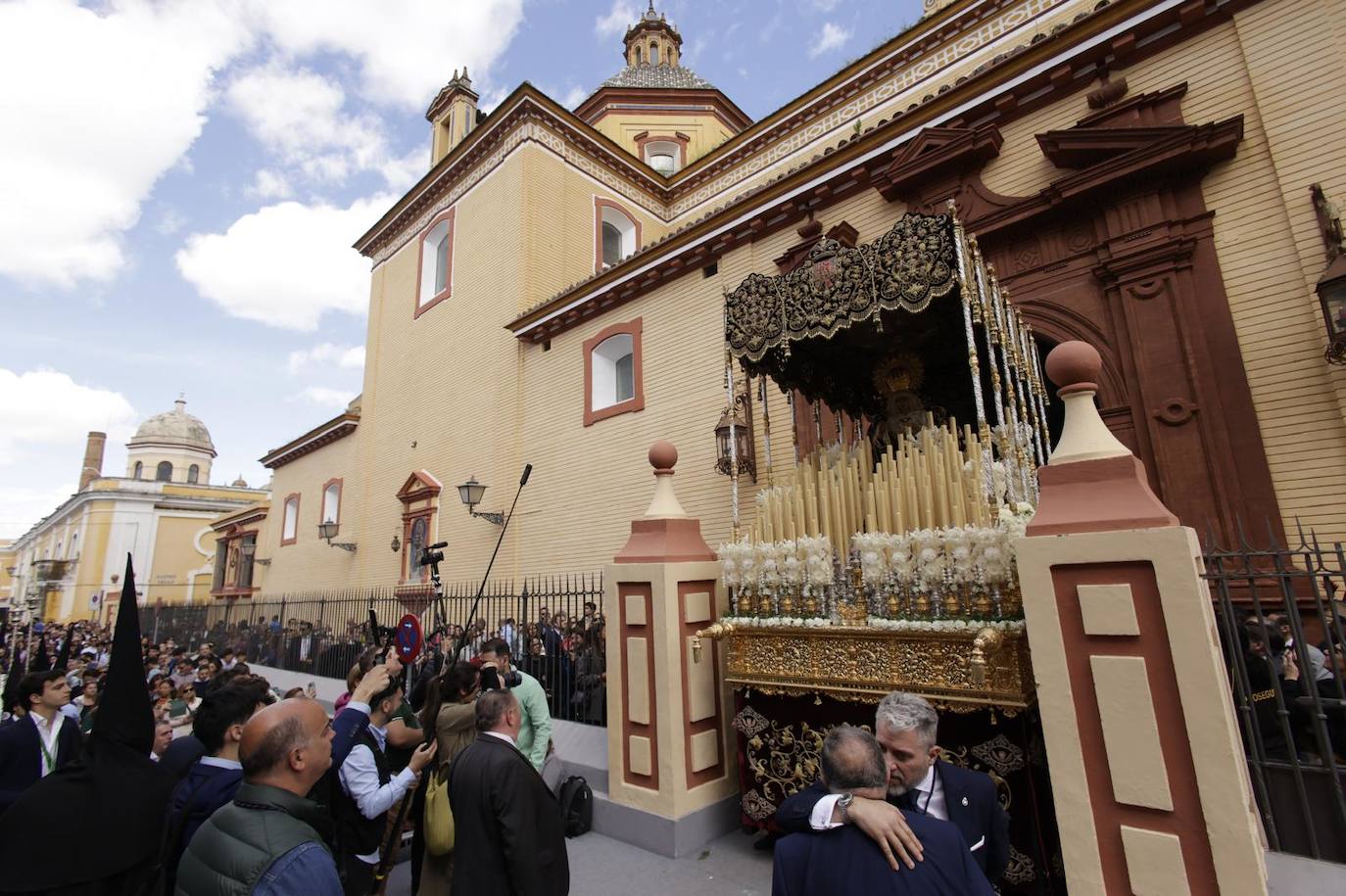 Salida de la Virgen del Refugio de la parroquia de San Bernardo