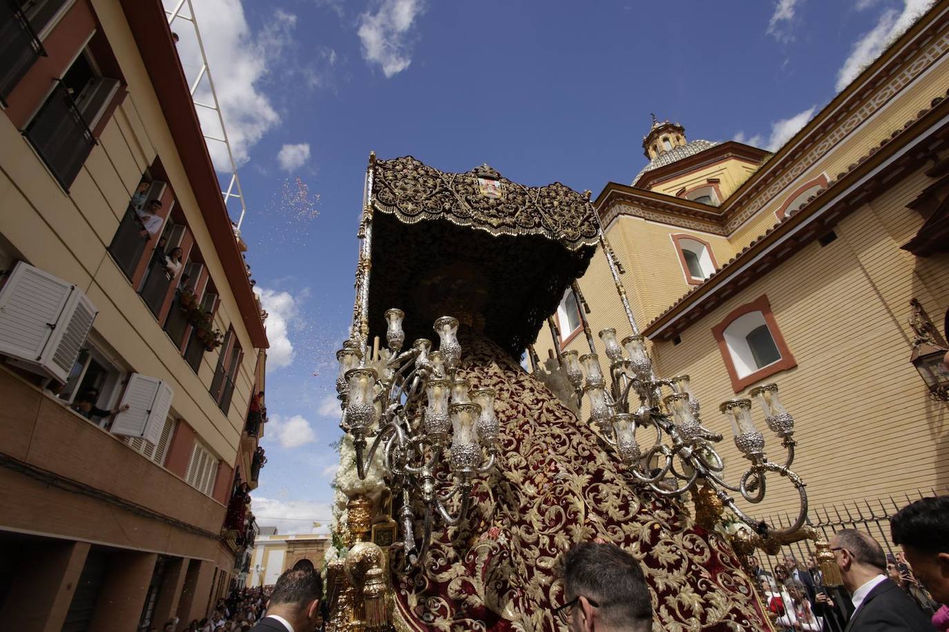 Salida de la Virgen del Refugio de la parroquia de San Bernardo