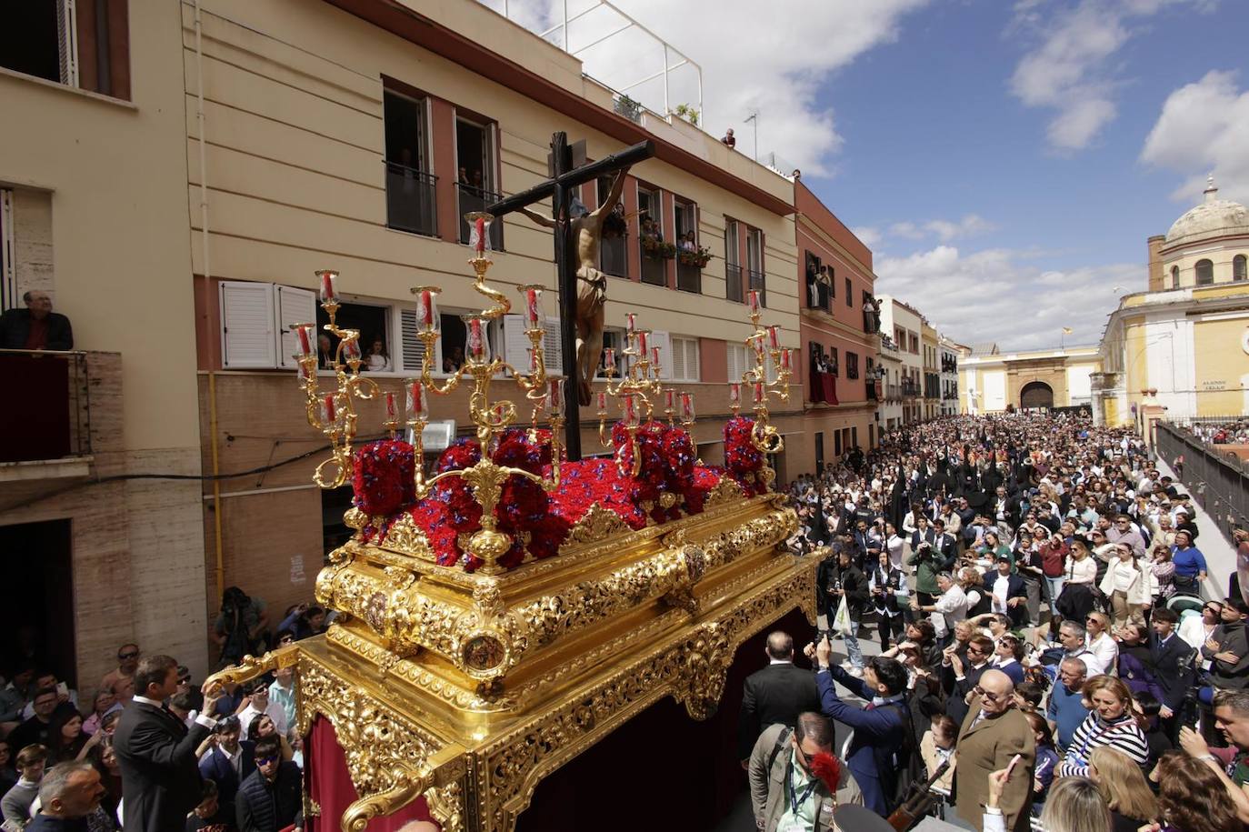Primeros momentos de la estación de penitencia de la Hermandad de San Bernardo