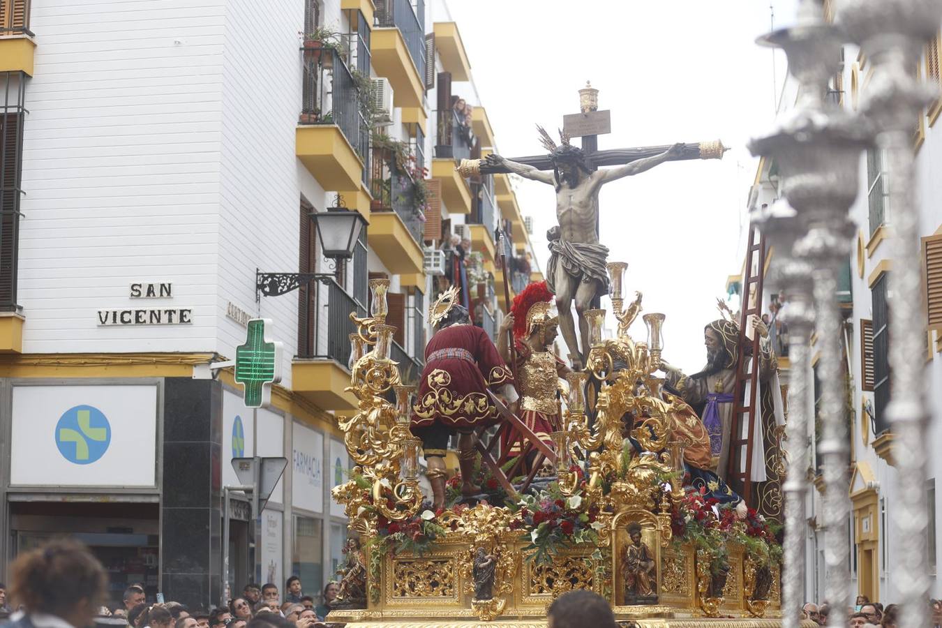 La hermandad camina hacia la Campana en un espléndido Miércoles Santo