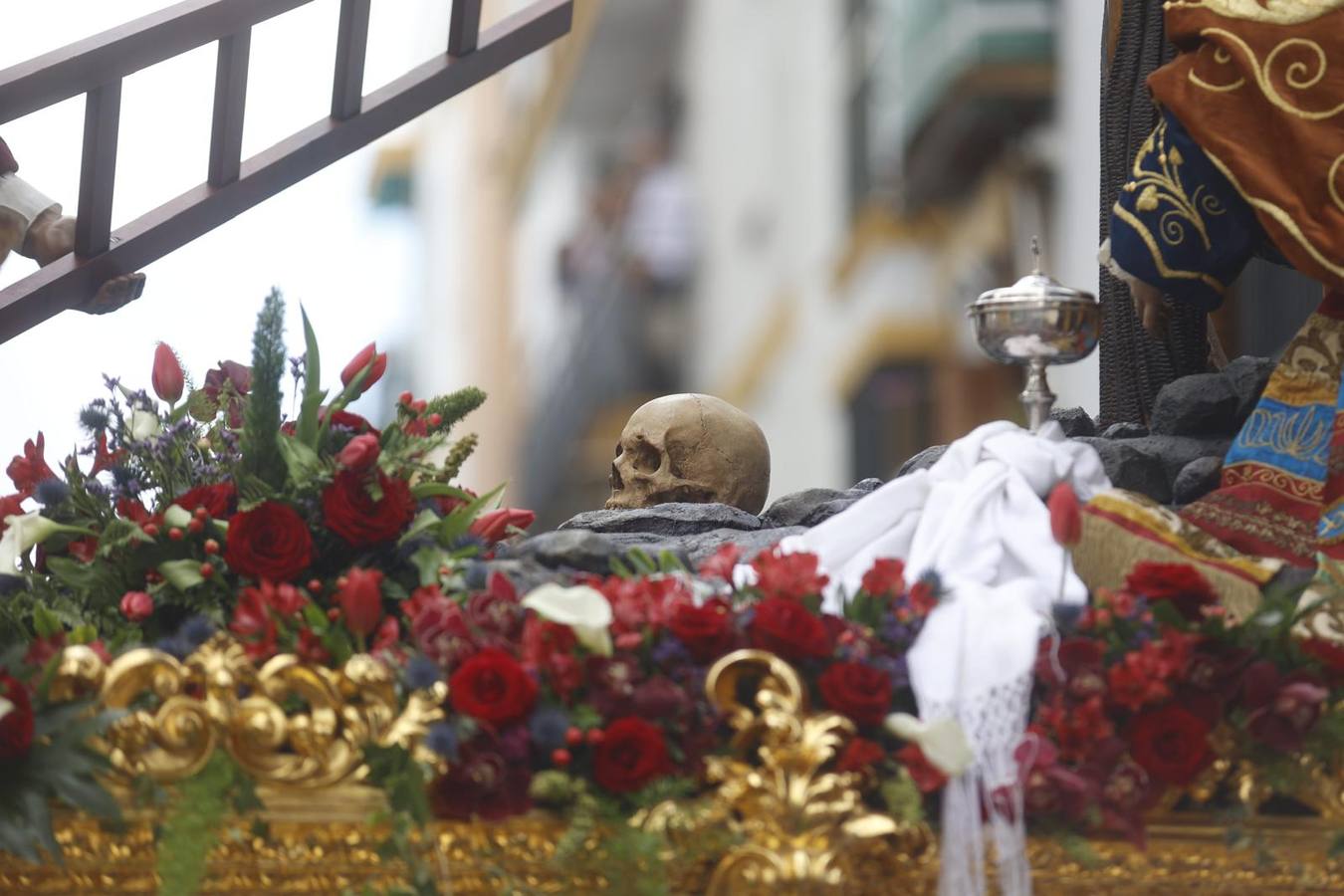 La hermandad camina hacia la Campana en un espléndido Miércoles Santo