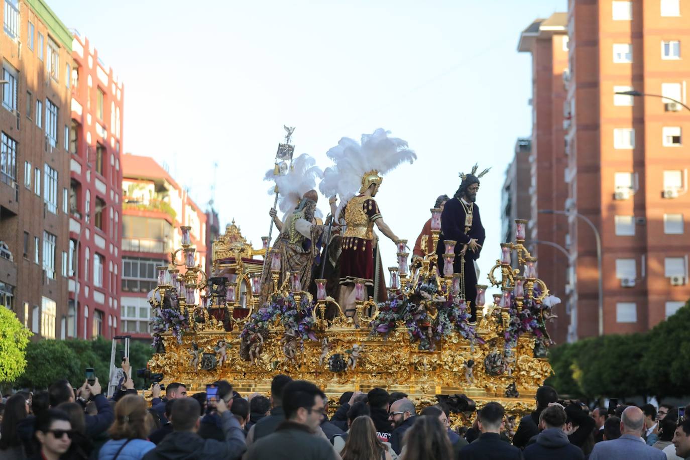 Regreso de la Hermandad del Polígono San Pablo a su barrio desde Los Gitanos
