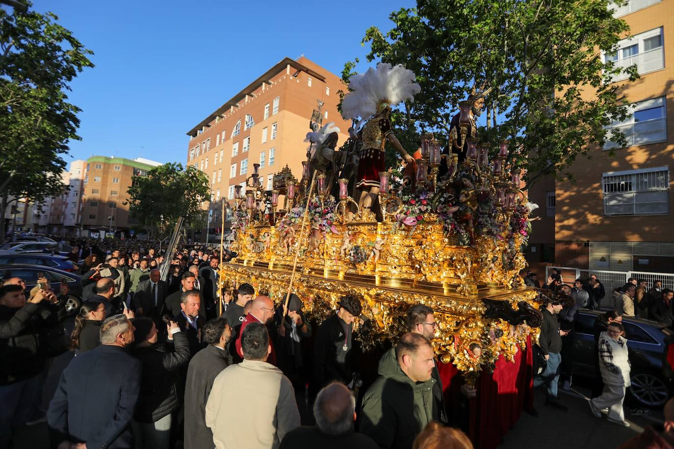 Regreso de la Hermandad del Polígono San Pablo a su barrio desde Los Gitanos