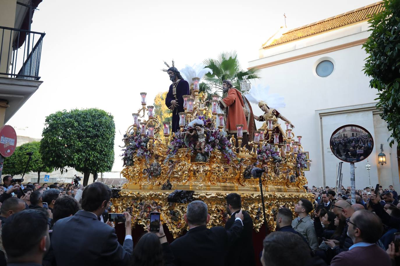 Regreso de la Hermandad del Polígono San Pablo a su barrio desde Los Gitanos