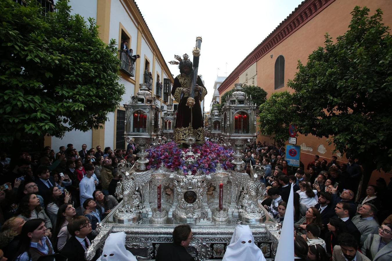 Desde la parroquia de San Vicente sale la hermandad de Las Siete Palabras