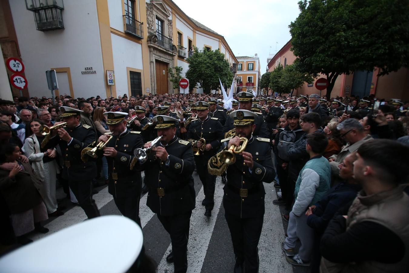 Desde la parroquia de San Vicente sale la hermandad de Las Siete Palabras