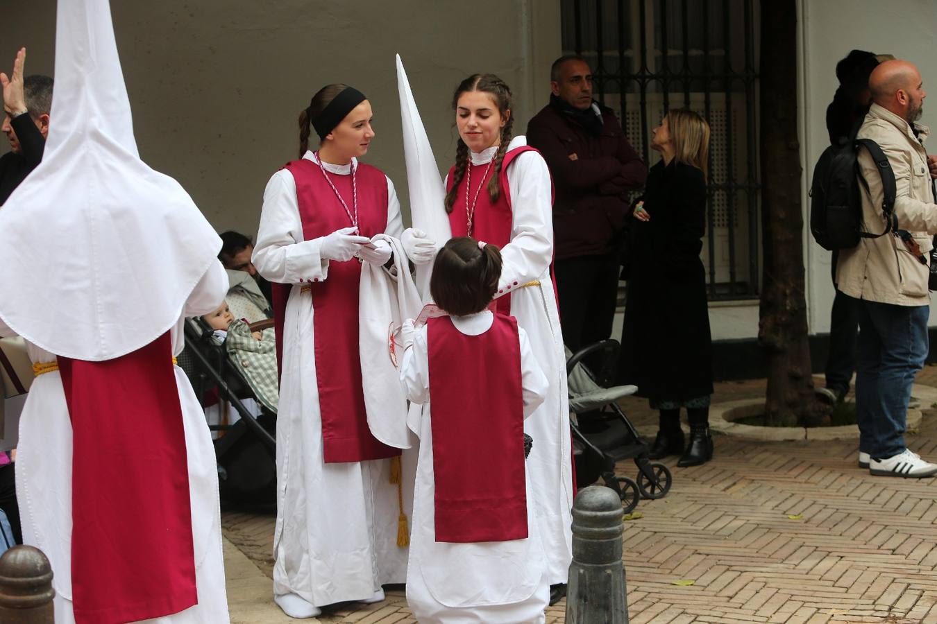 Desde la parroquia de San Vicente sale la hermandad de Las Siete Palabras