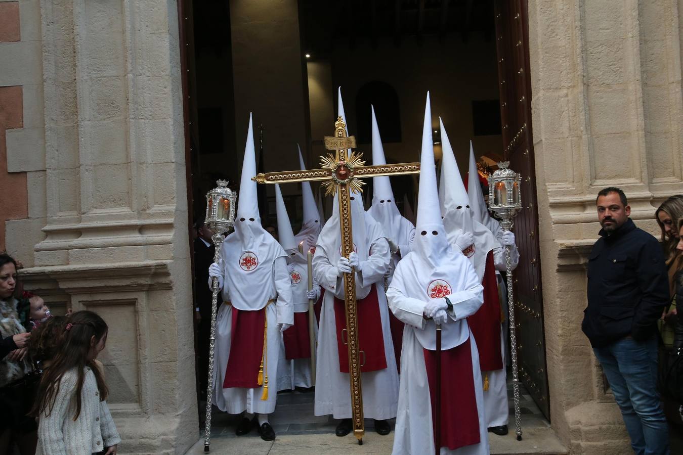 Desde la parroquia de San Vicente sale la hermandad de Las Siete Palabras
