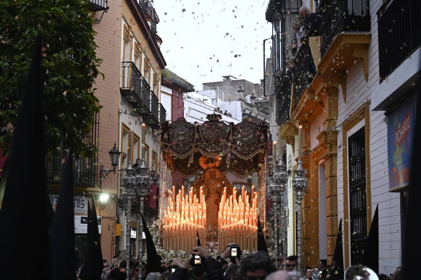 La Virgen de Regla estuvo acompañada por la banda de música de Santa Ana de Dos Hermanas