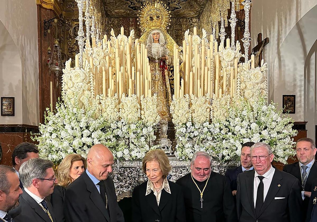 La Esperanza de Triana recibe a la Reina Sofía a pocas horas de la ...