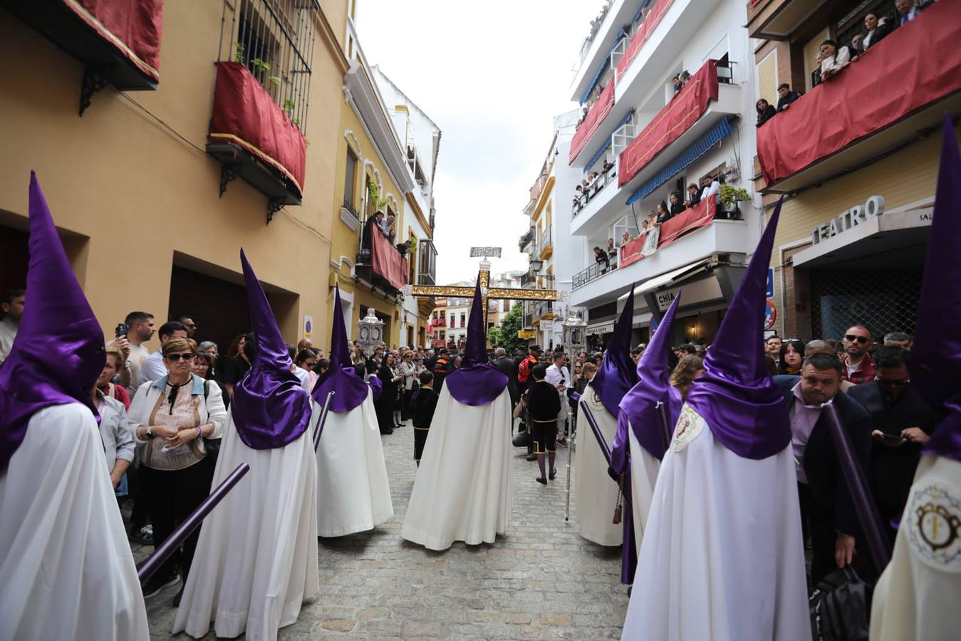 Salida de Jesús Atado a la Columna y de la Virgen de la Victoria, de la hermandad de las Cigarreras