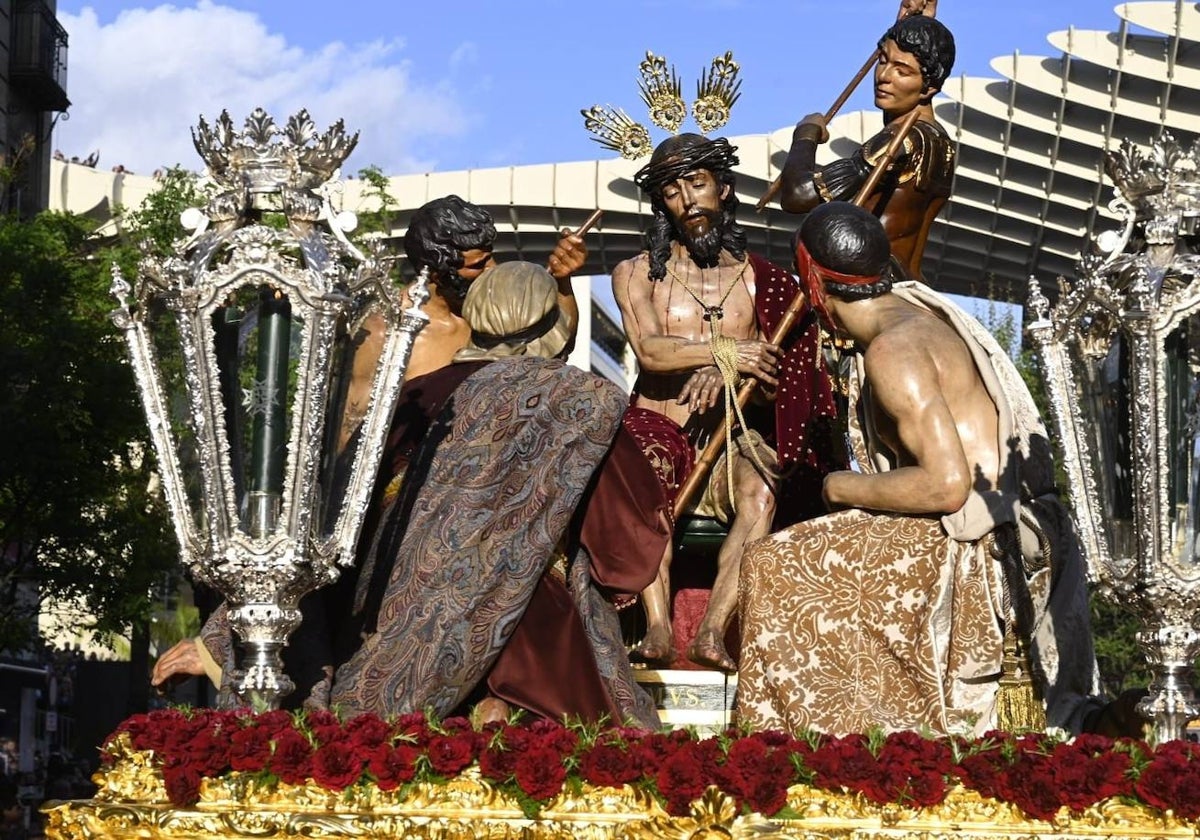 El Cristo de la Coronación de Espinas a su salida de la iglesia de la Anunciación