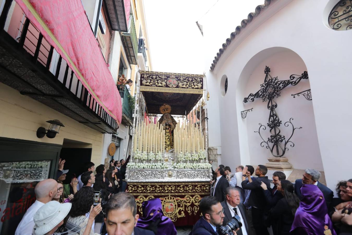 Salida de Jesús Atado a la Columna y de la Virgen de la Victoria, de la hermandad de las Cigarreras