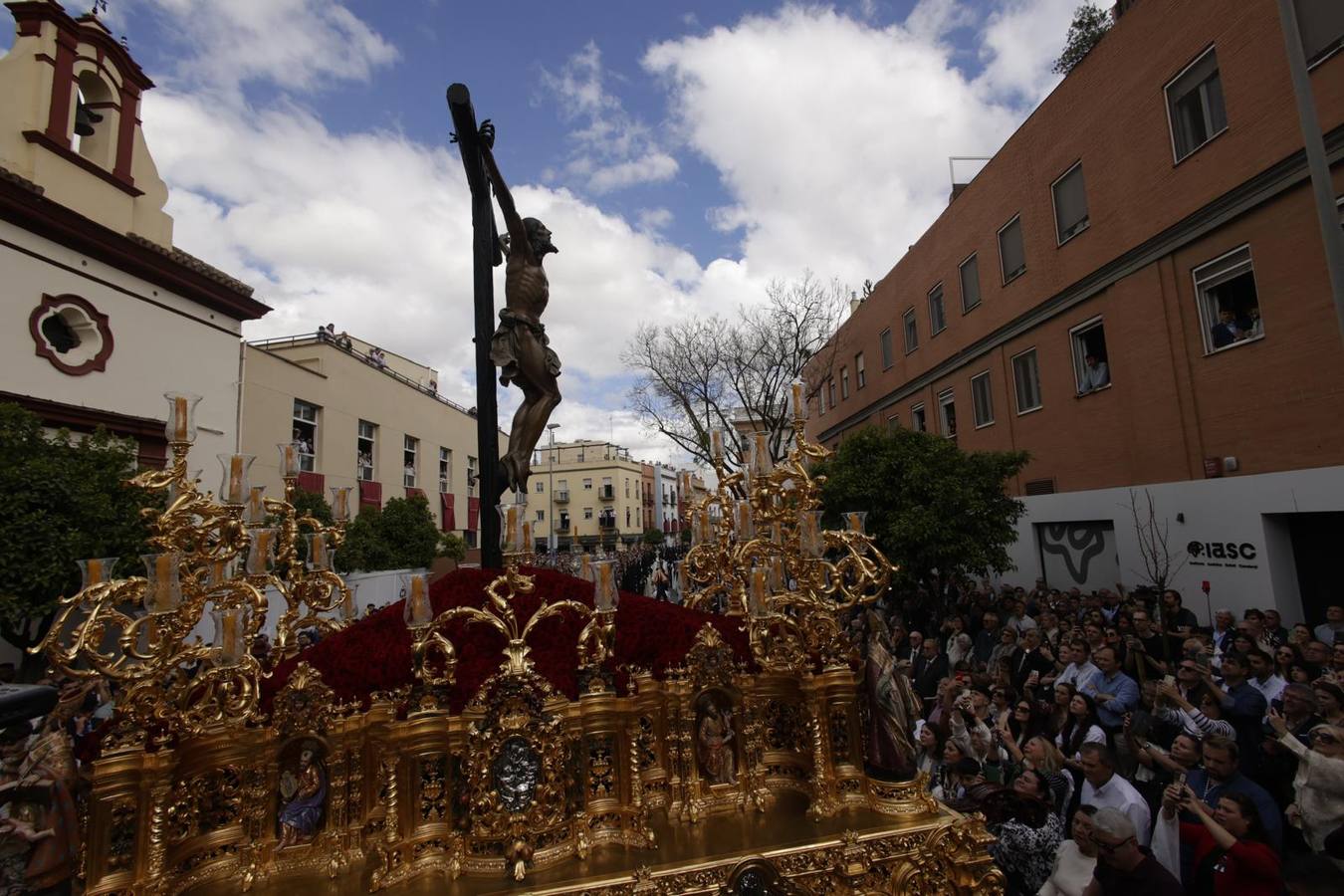 Salida de la Hermandad del Cachorro en la Semana Santa de Sevilla 2025 