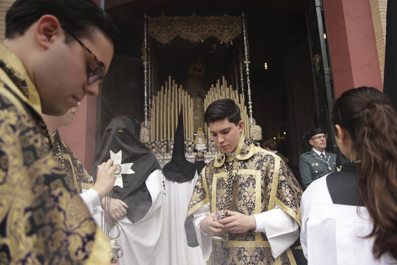 Salida de la Hermandad del Cachorro en la Semana Santa de Sevilla 2025 