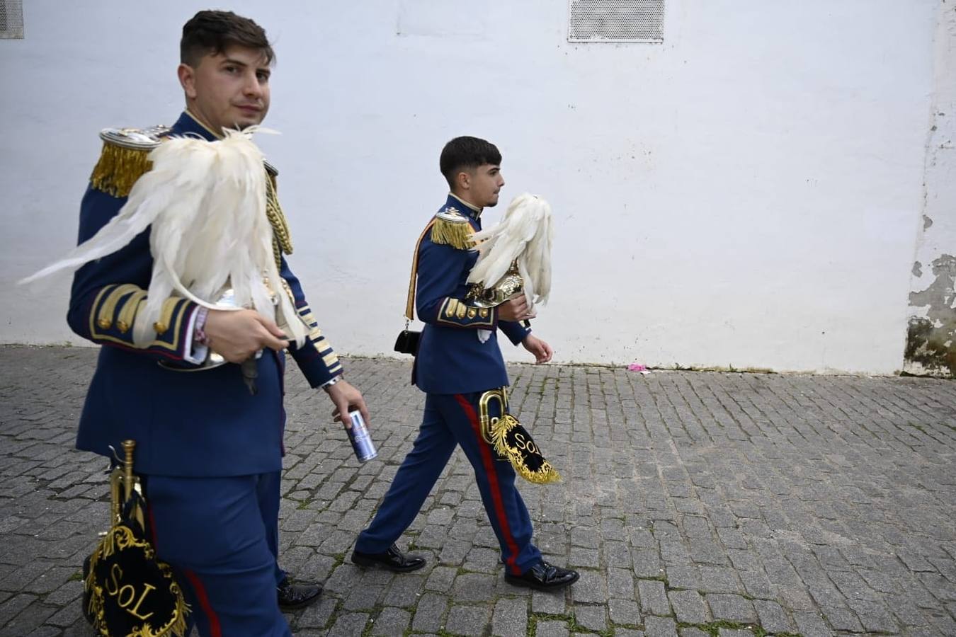 Salida de la Hermandad de La O desde la calle Castilla