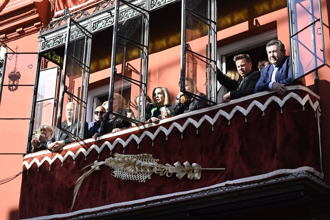 Salida de la Hermandad de La O desde la calle Castilla