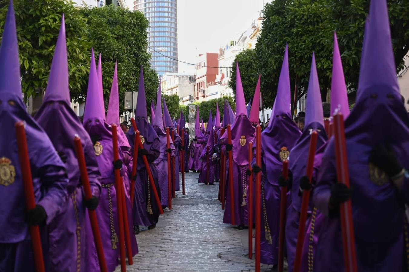 Salida de la Hermandad de La O desde la calle Castilla