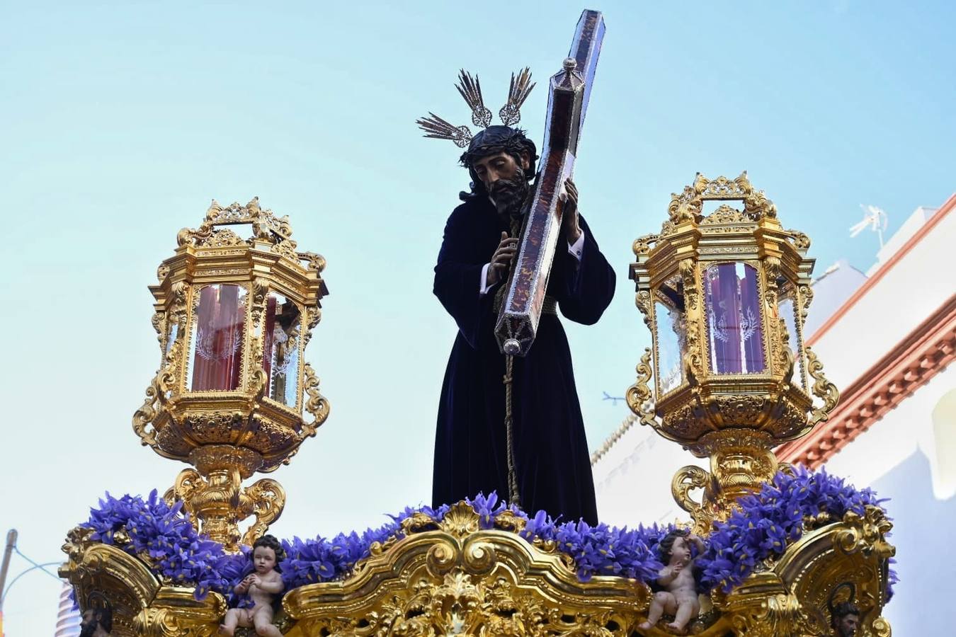 Salida de la Hermandad de La O desde la calle Castilla