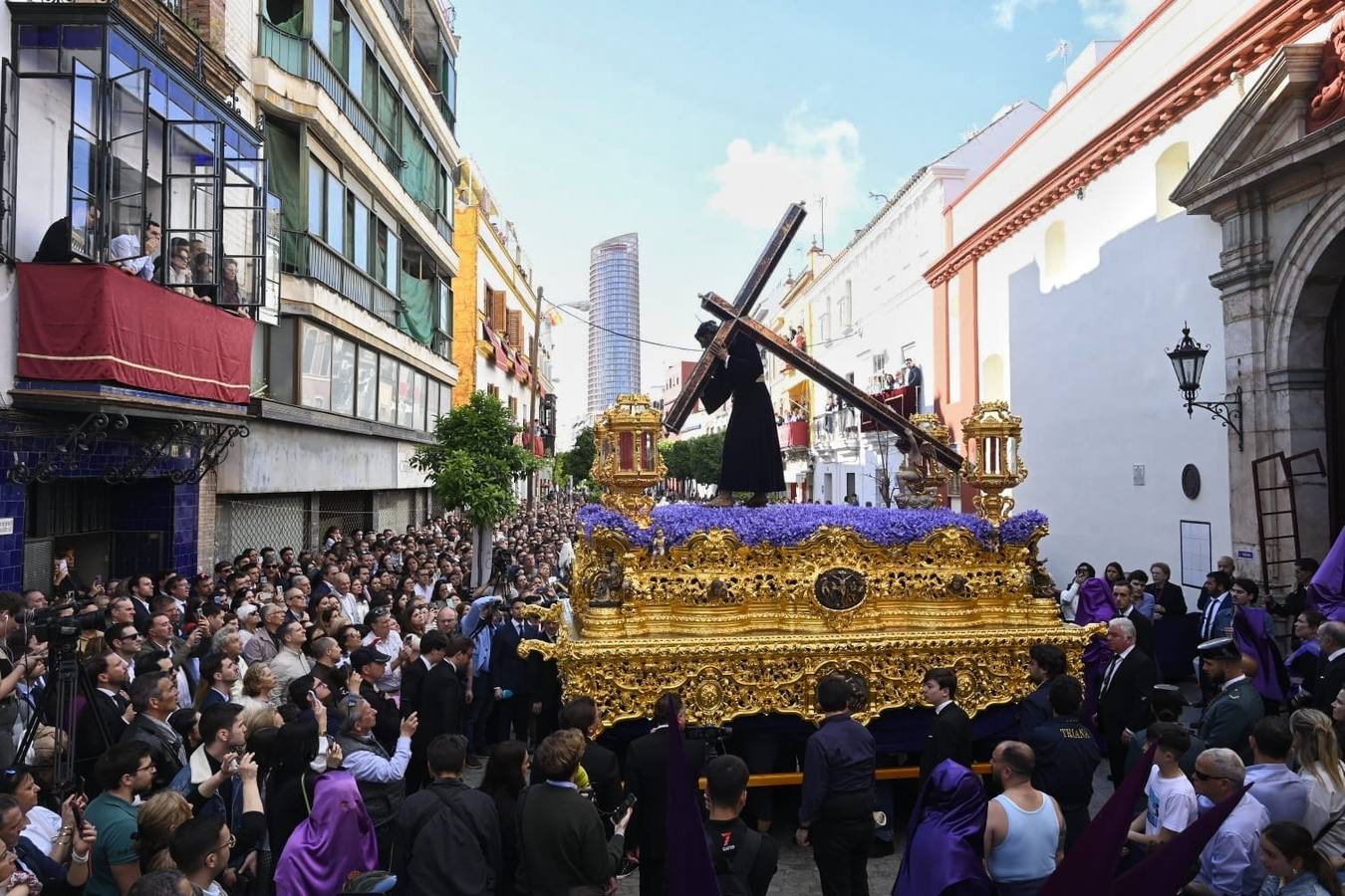 Salida de la Hermandad de La O desde la calle Castilla