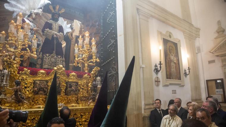La Reina Sofía en la salida del Señor de la Sentencia