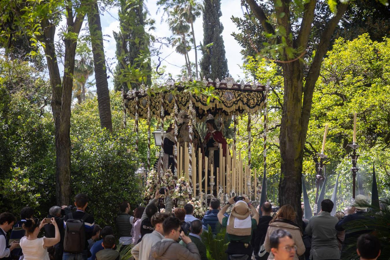 La Hermandad del Sol, a su paso por los Jardines de Murillo