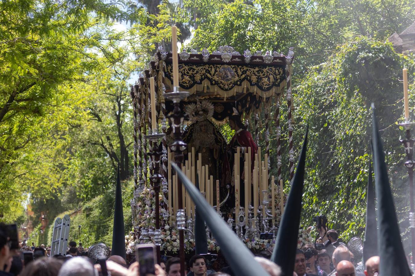 La Hermandad del Sol, a su paso por los Jardines de Murillo