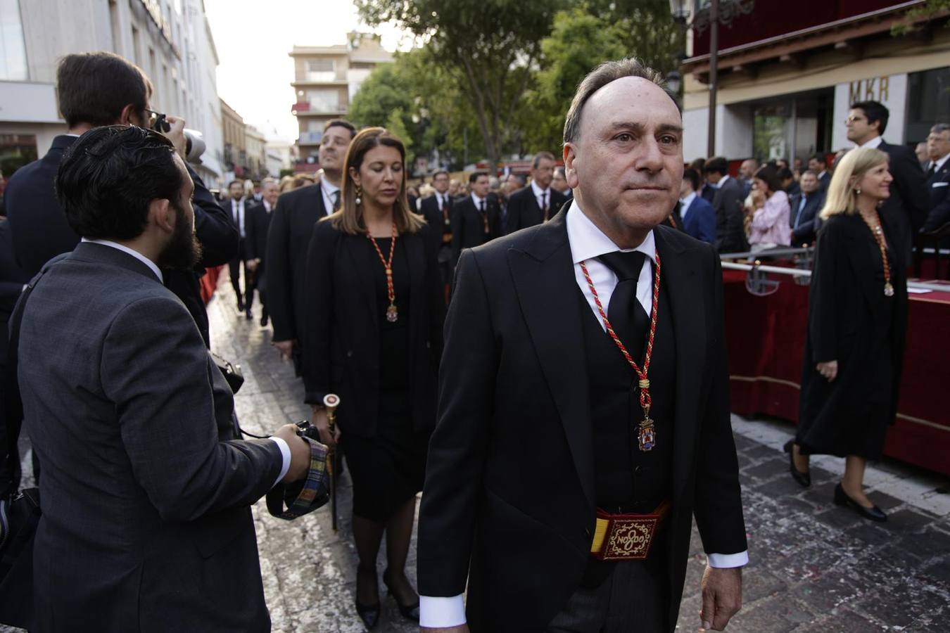 Procesión del Santo Entierro, en la que la hermandad ha estado acompañada por un cortejo con las principales autoridades de los distintos estamentos de la ciudad