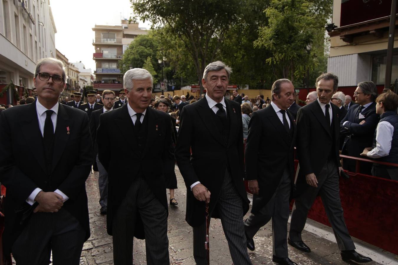 Procesión del Santo Entierro, en la que la hermandad ha estado acompañada por un cortejo con las principales autoridades de los distintos estamentos de la ciudad