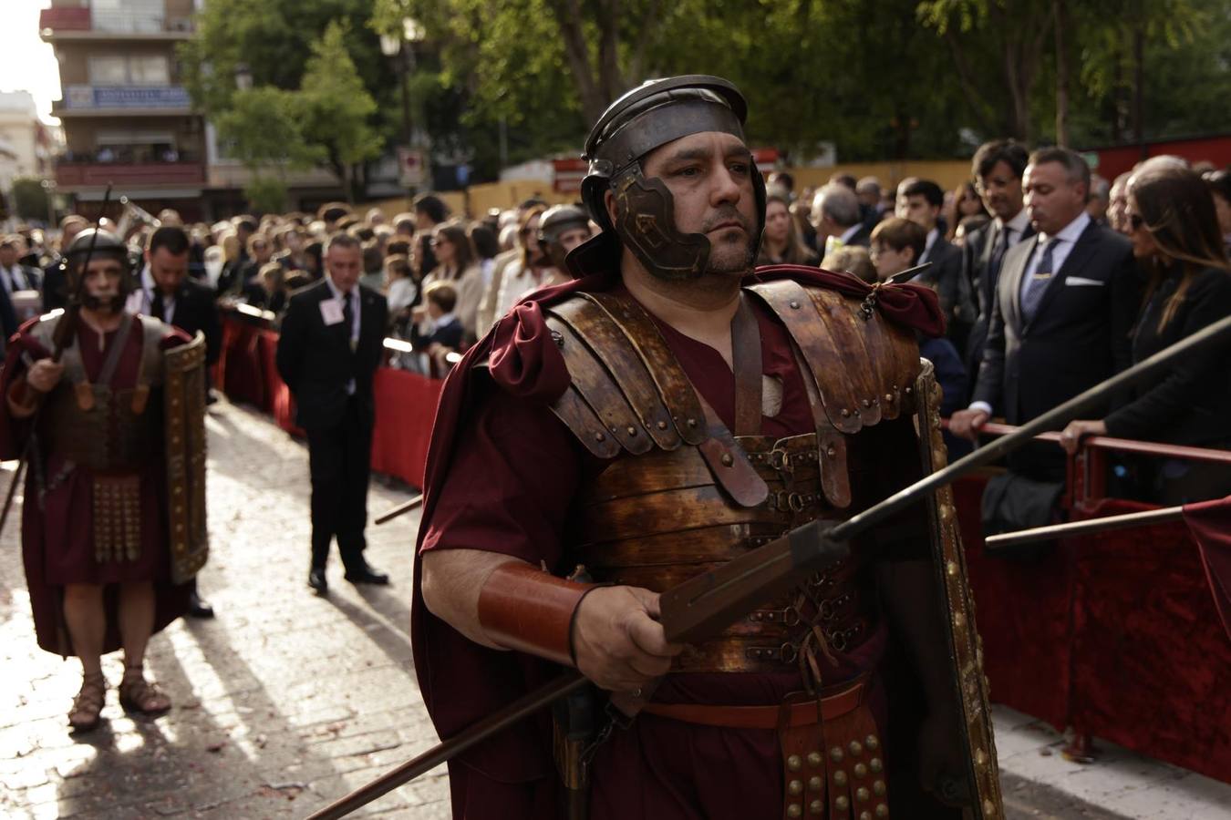 Procesión del Santo Entierro, en la que la hermandad ha estado acompañada por un cortejo con las principales autoridades de los distintos estamentos de la ciudad