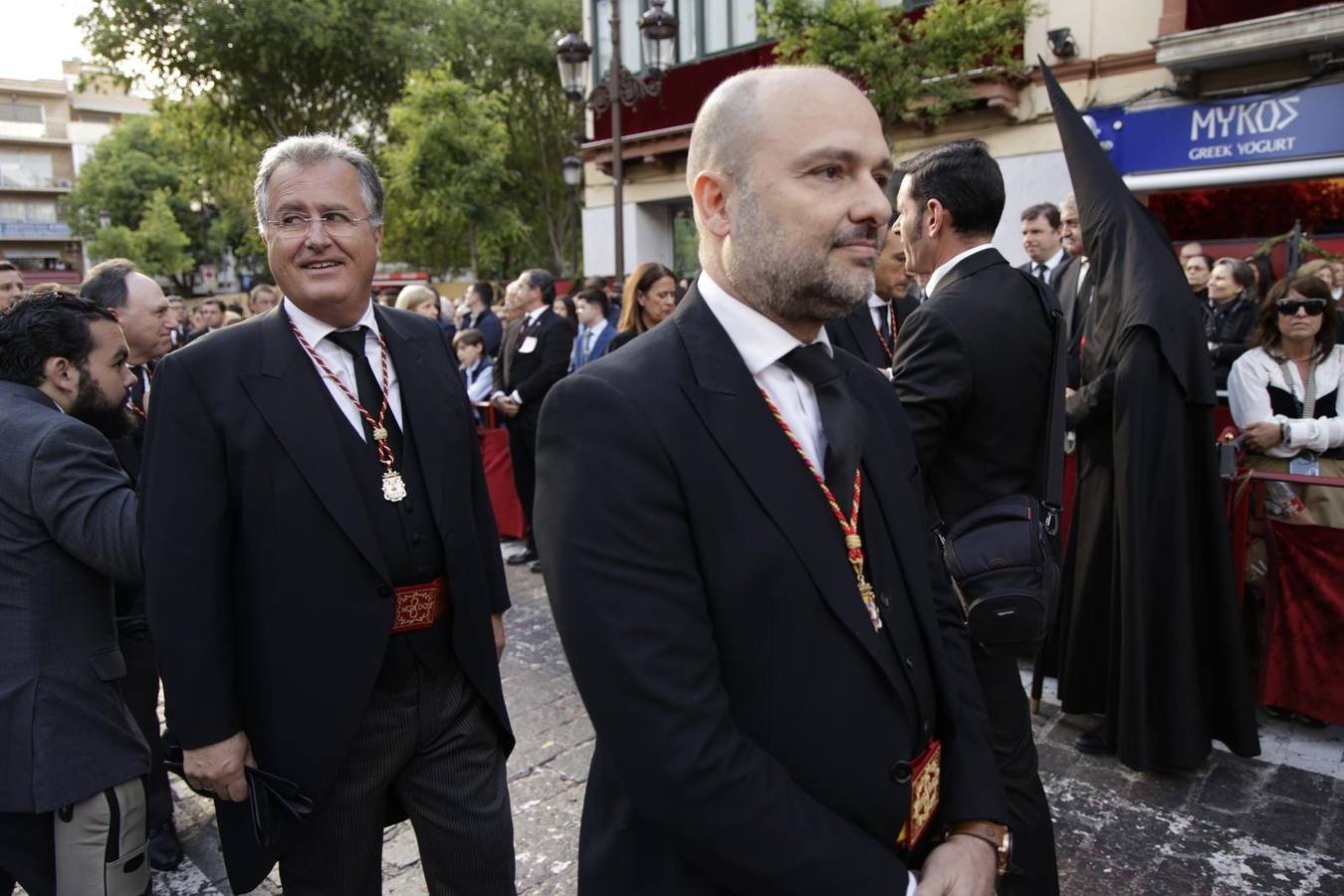 Procesión del Santo Entierro, en la que la hermandad ha estado acompañada por un cortejo con las principales autoridades de los distintos estamentos de la ciudad